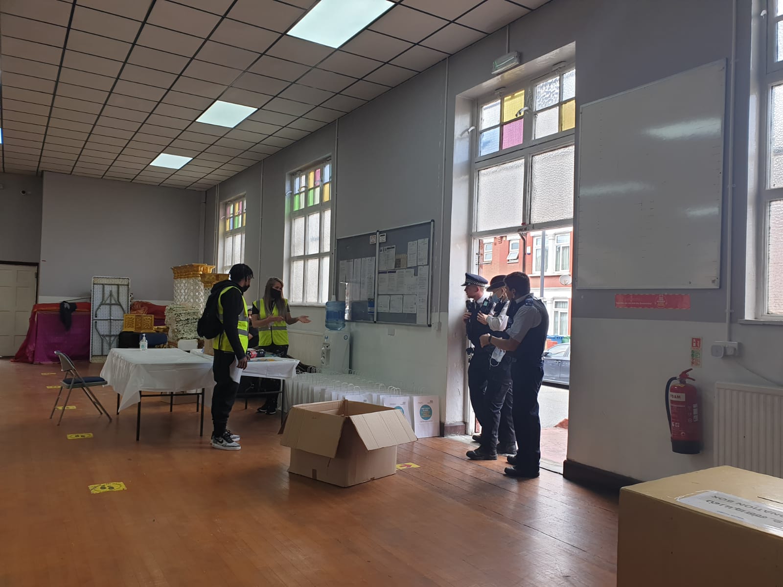 Volunteers and police at the distribution point